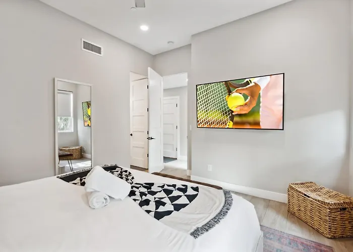 Lavish Luxuries In Old Town Holiday home