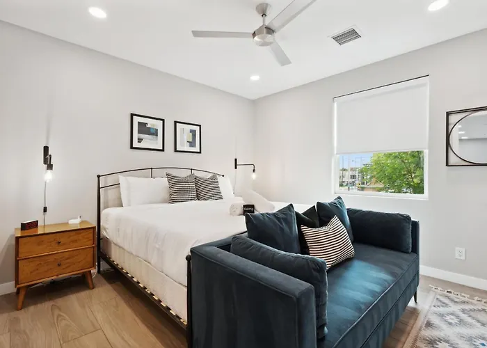 Lavish Luxuries In Old Town Holiday home